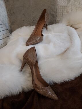 Jessica Simpson Croc-Embossed D'Orsay Pumps in Brown Taupe